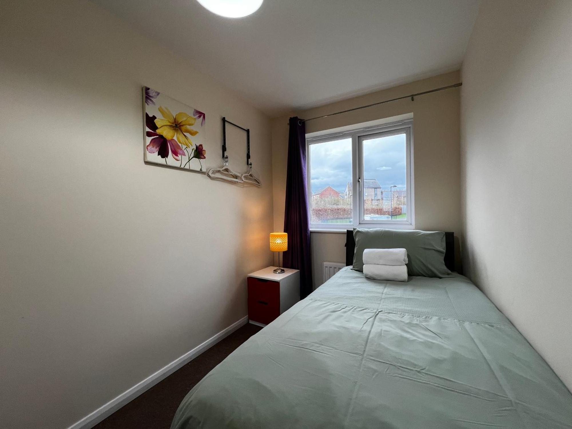 Crownford Guesthouse - Close To Hanley Centre And University Stoke-on-Trent Exterior photo